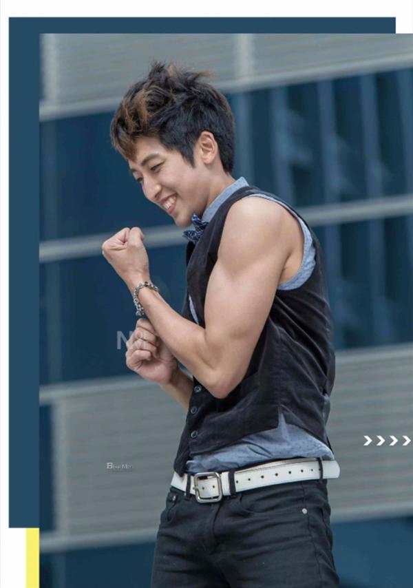 Whoseman-4-明星教練男丁格爾-芬達-全裸非全見寫真書